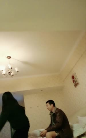 【歪鸡巴探花】帅小伙酒店约啪上门漂亮妹，身材苗条大长腿，细腰翘臀这钱花得值一定要干爽