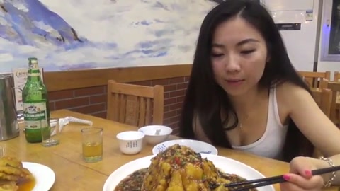 留学回国的女友吃饱饭换吃棒棒