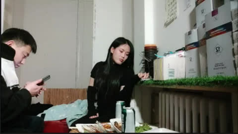 真实撩妹 烧烤啤酒来一套