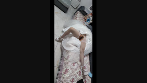 原创不易！婚纱白丝袜高跟鞋老婆 帮侄女试婚纱 我们先尝尝 欢迎评论