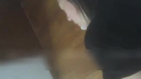 研究生微露脸 打电话想叫不敢叫