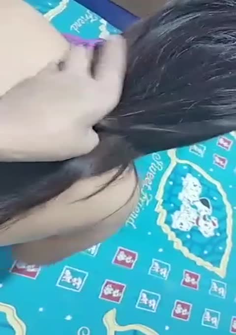 姐姐姐夫和小舅子玩3P激情打炮玩的很開心後入猛草大屁股前面插著嘴壓抑的呻吟刺激