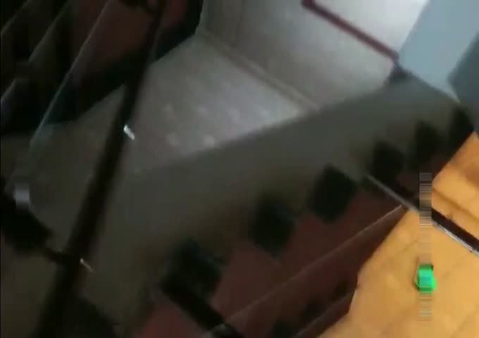 猜猜这是哪红灯一条街站街妹居然坐在马路中间拉客哒哒哥带你体验如何搭讪妹纸开房啪啪