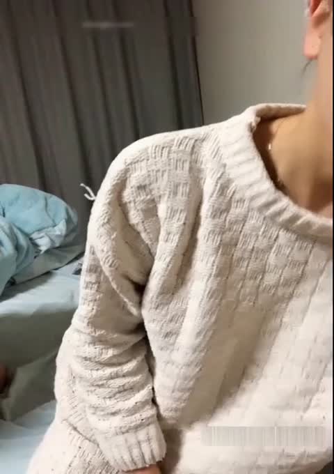 好白菜讓豬拱了極品網紅臉兼職外圍女被猥瑣排骨男各種姿勢幹