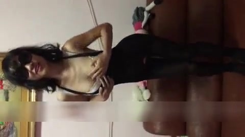 漂亮女友穿黑丝跳艳舞非常诱惑