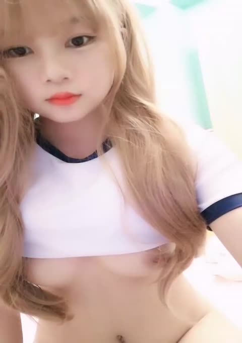 卡哇伊萌妹道具自慰撩起衣服揉捏白嫩美乳白色丝袜张开双腿掰穴扣逼