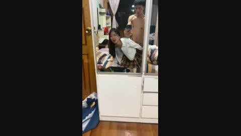 ［原创］骚母狗女友露脸被单男带回家操 最后被内射了还扳开小穴拍照给我