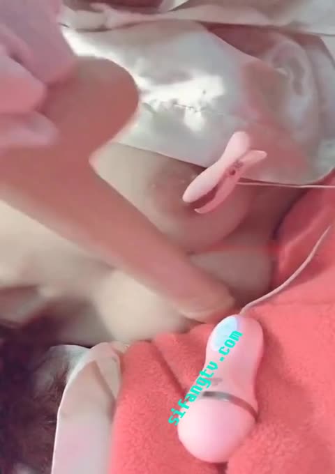 重磅福利！花椒女神【我的心上人】土豪私購大尺度三點私拍視頻很有撸點