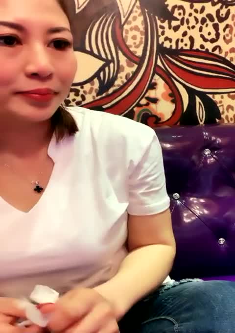 《小M找主人》新人男女加入眼镜御姐KTV嗨完冰和猛男在沙发和地板做爱多人淫荡乱交
