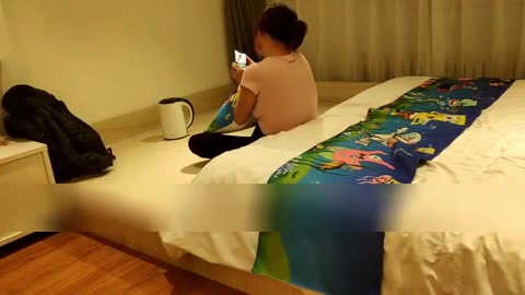 爱自拍的女友 给他刮毛 挂成白虎