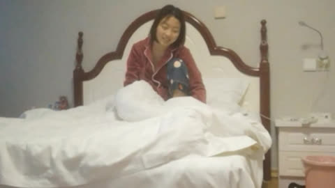 [原创] 中途男朋友回来 敲门没给开 男朋友走了直接吓哭了