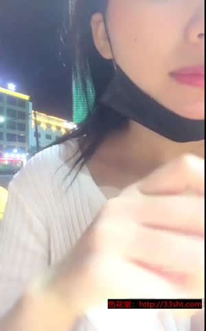 大白腿主播你好迷人戶外露出合集大街上直接對著路人噴水服裝店跟男店員二人直播喝尿等