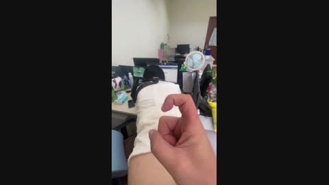 在老婆办公室边接电话边干