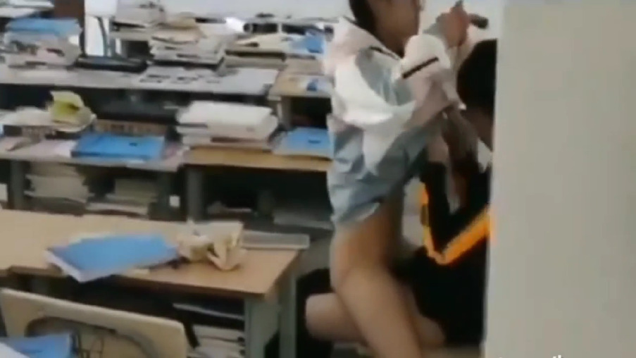 TM偷拍 中学女生 嫩屄教室操屄