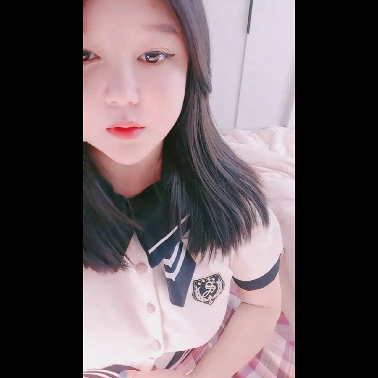 学生制服童颜巨乳超美名器一线天粉色鲍鱼自慰露出给狼友尝尝鲜