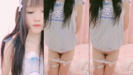 纯欲可爱小萝莉❤️极品身材，非常奈斯嫩水，摸奶咪咪头深情