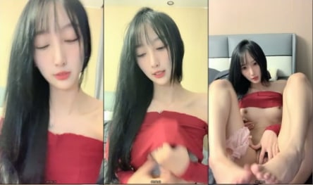 现在学会用道具了，【泡泡咕】，这么美的逼，脸蛋，身材，淫液流出的刹那粉丝集体高潮刷礼物