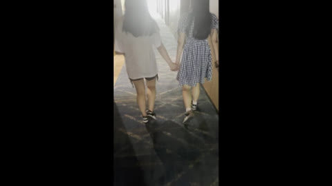 [原创] 学生闺蜜手牵手来酒店双飞！！最真实的良家请勿比较！！