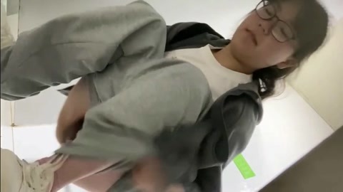 商场女厕近距离偷窥 多位美女的小肥鲍