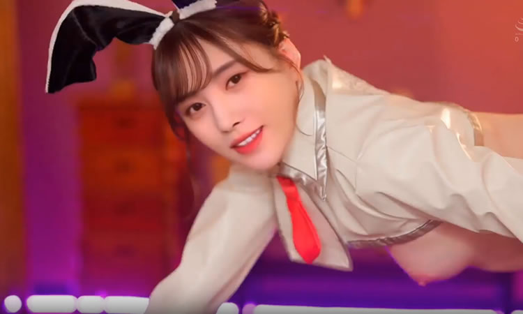 #鞠婧祎风俗店里的黑丝兔女郎服务,只射一次不可能就让我满足