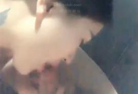 奶茶妹周末休息和干部模样的干爹去