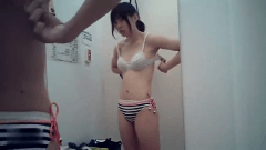 偷拍还在发育中的妹子试穿胸罩