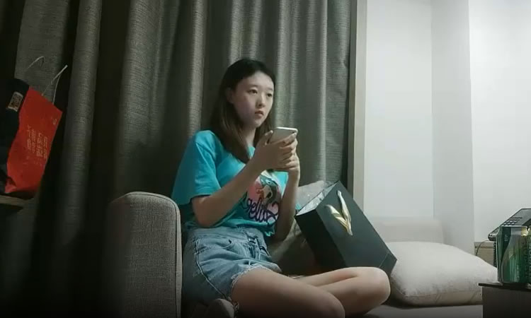 91沈先生 - 话比较少牛仔短裤妹子,换上制服，特写大白屁股肥逼,后入抬腿侧入猛操