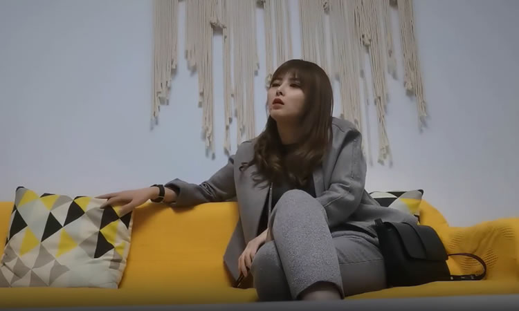 夜色精品探花 - 2800网约外围小姐姐,超清镜头近距离沙发拍摄,偷窥视角完美呈现做爱细节