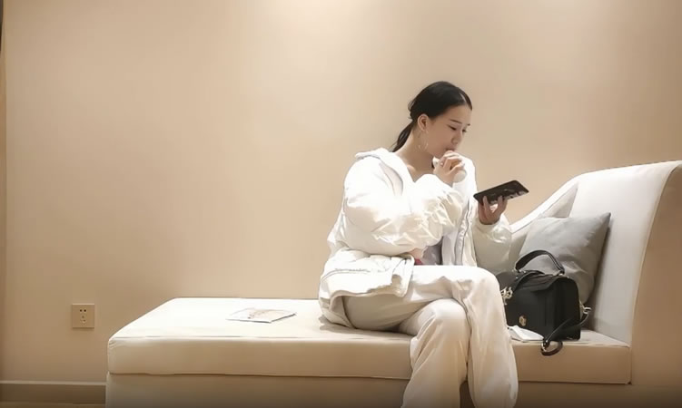 壹屌探花-双飞极品外围,黑丝大长腿,淫荡女神配合默契饥渴求插入,尽享齐人之福