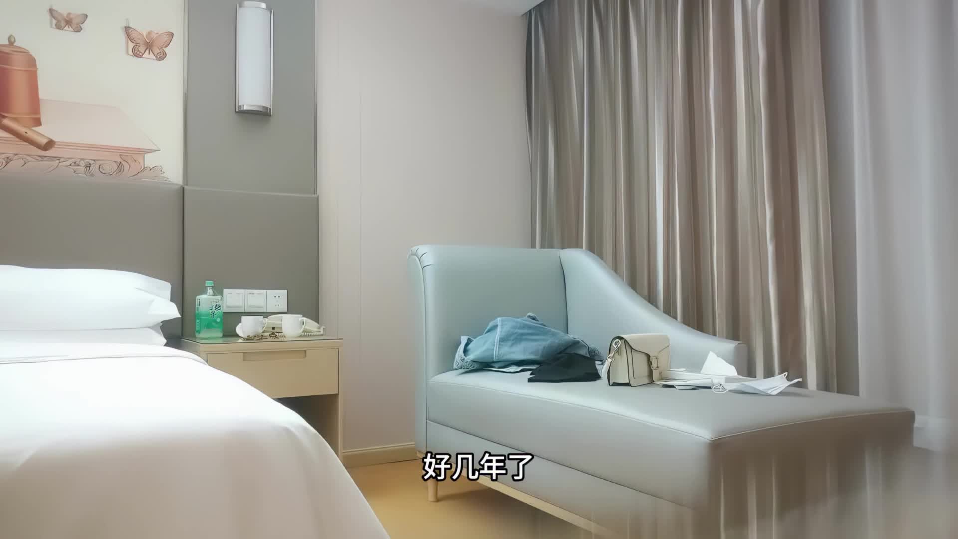 【利哥探花】黑丝破洞短发妹，眼神清澈身体媚