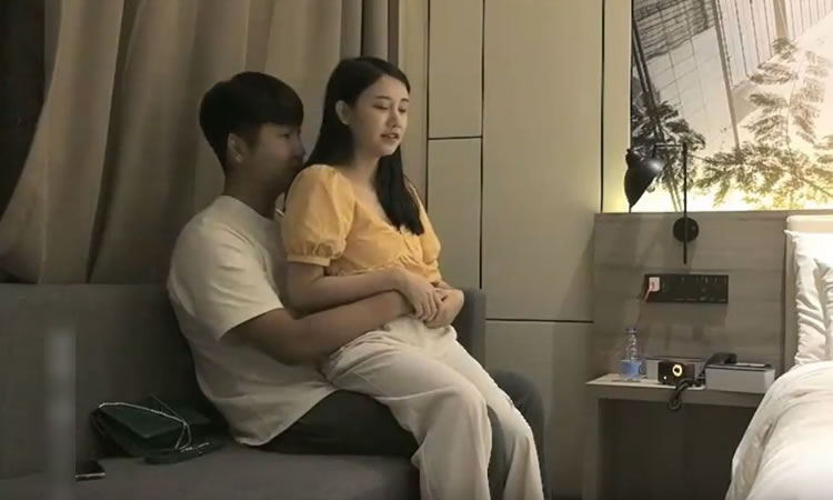 小宝探花 - 黄衣修身丰满好身材柔柔小姐姐跨坐在腿上这肉感销魂欲望立马狂涨硬邦邦骑上去啪啪起伏套弄噗嗤快感