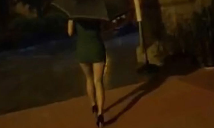 在路上走走着突然想来一发