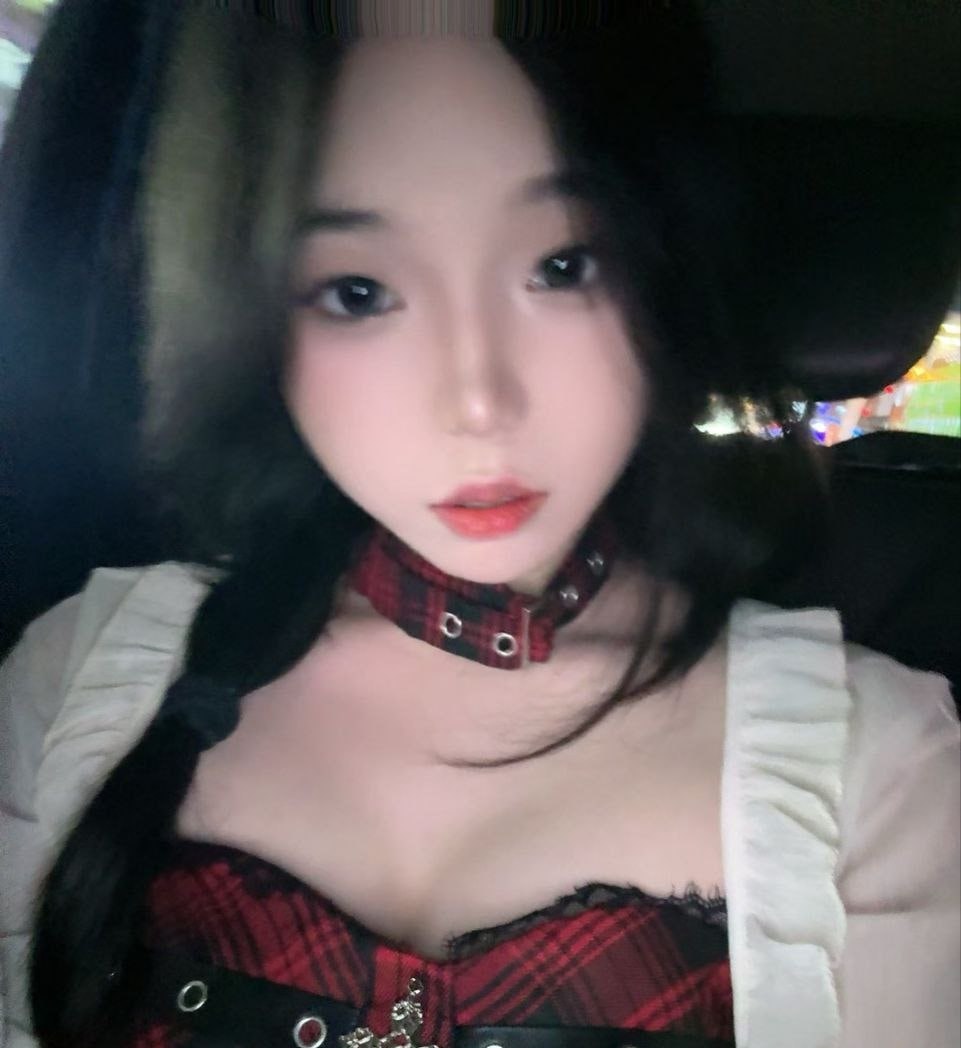 推特门槛视频曝光高中生妹子喜欢二次元在男生公共厕所露出自慰自慰棒跳蛋喷水！