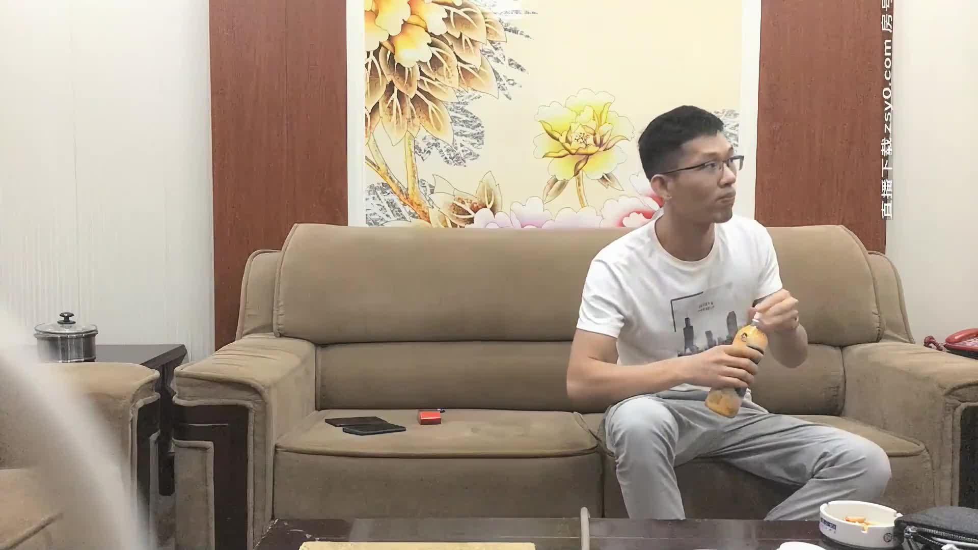 【鸭哥探花】约了个性感少妇啪啪穿上连体网袜后入猛操