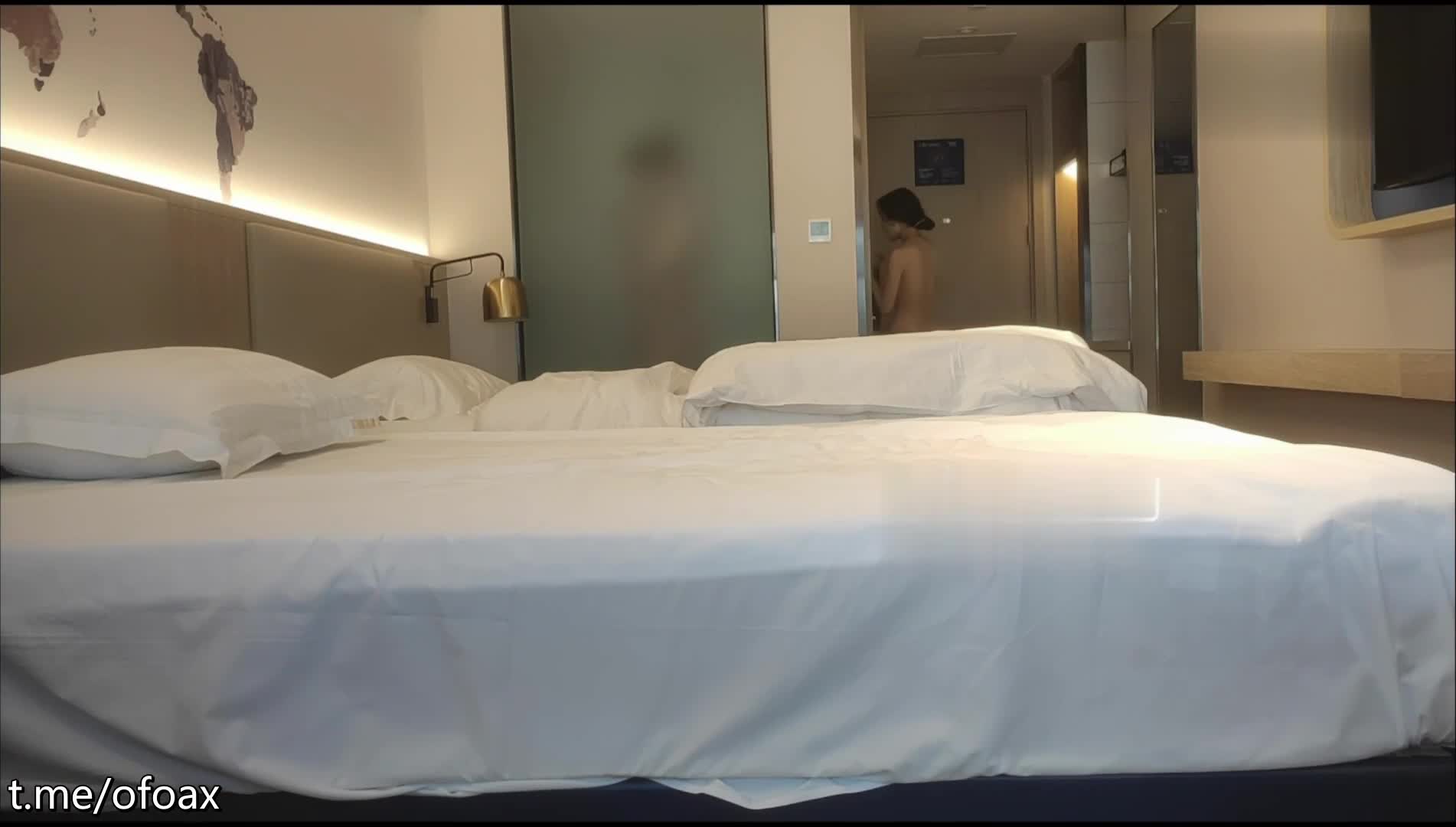 【阿刚探花】约到极品反差兼职空姐，高颜值黑丝美腿，御姐叫床萝莉音，舔屁眼的时候还主动摇屁股1