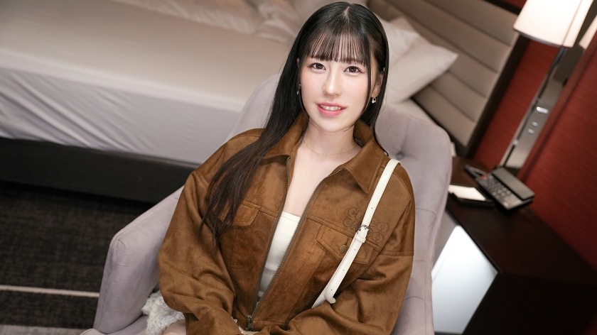SIRO-5638 一位笑容甜美、梦想成为幼儿园老师的美丽女孩！她受到某位前AV女优网红的启发，也投身AV行业！在男演员为她手淫时，她喷出大量液体，直接溅到镜头上，导致镜头失焦！【初次拍摄】线上申请AV → AV体验拍摄 2522