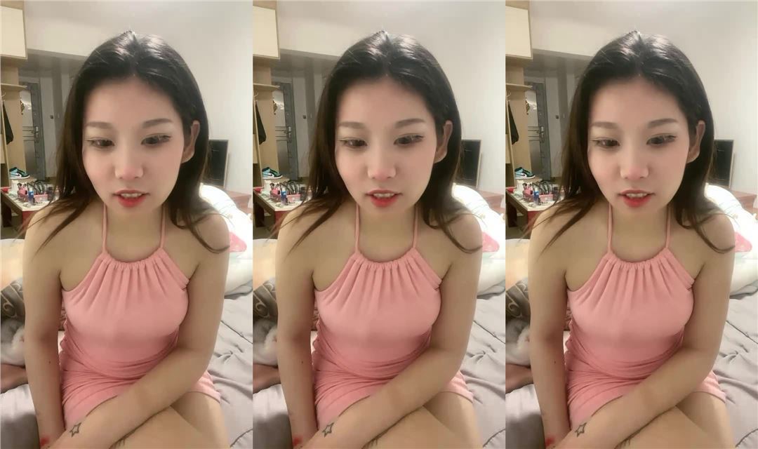 这个精神小妹天生的婊子脸 小穴还大，适合小屌子早泄男