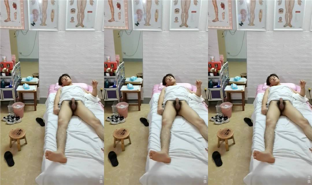 现在的年轻人也喜欢这种熟女吗 不过逼虽老 服务还挺到位 所有服务来一遍，老逼败火 200块钱真的是物超所值