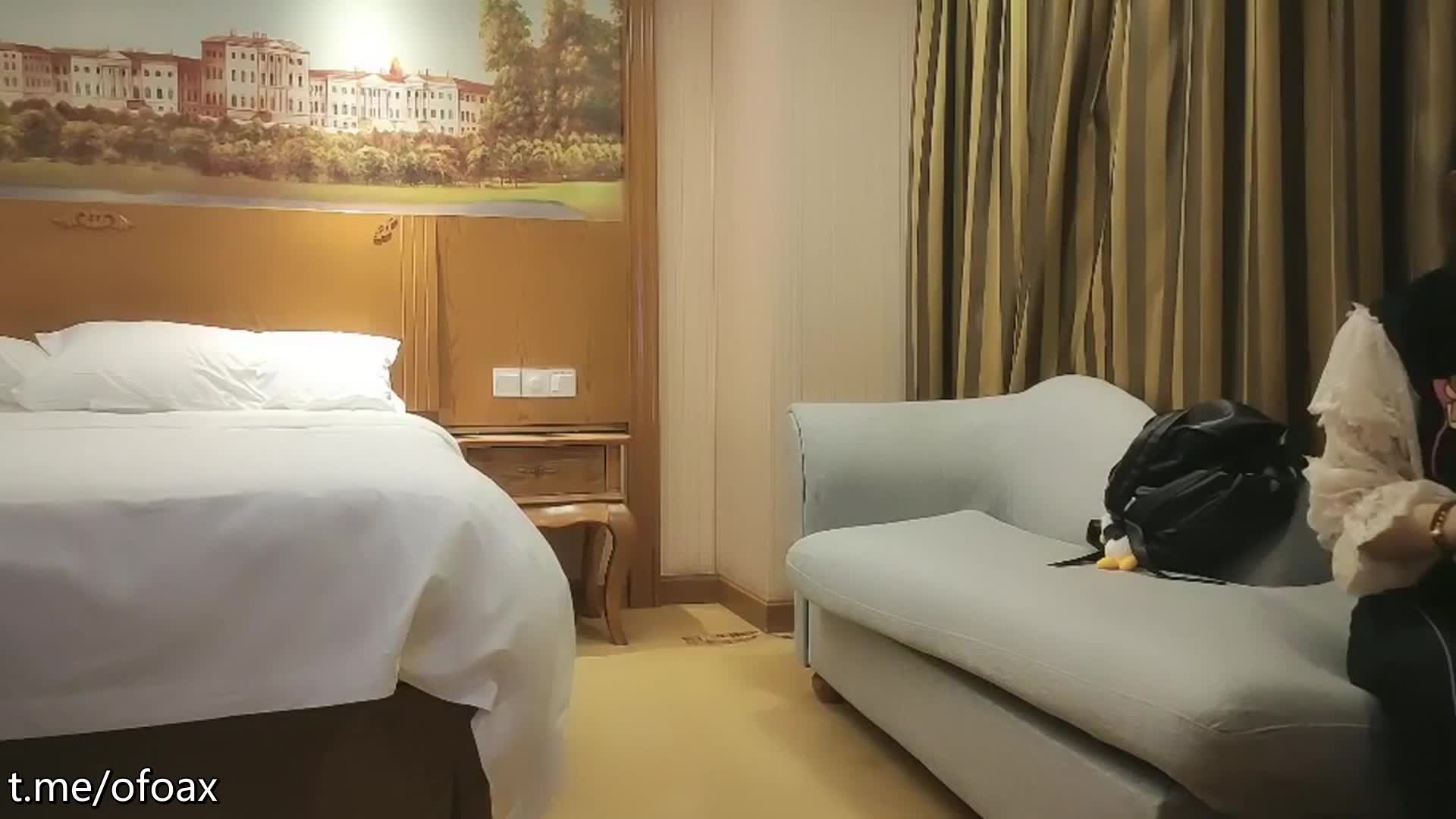 【探花精选】漂亮小姐姐吃鸡啪啪 你怎么这么多水 啊啊好硬 你只会磨豆腐 性格不错笑起来很甜美 不太会上位骑乘被大叔怼的很舒坦