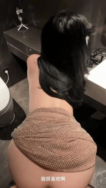 喝多了迷迷糊糊洗手间被射了一屁股精液