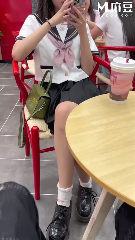 气质水手服学妹开房操逼忘我呻吟