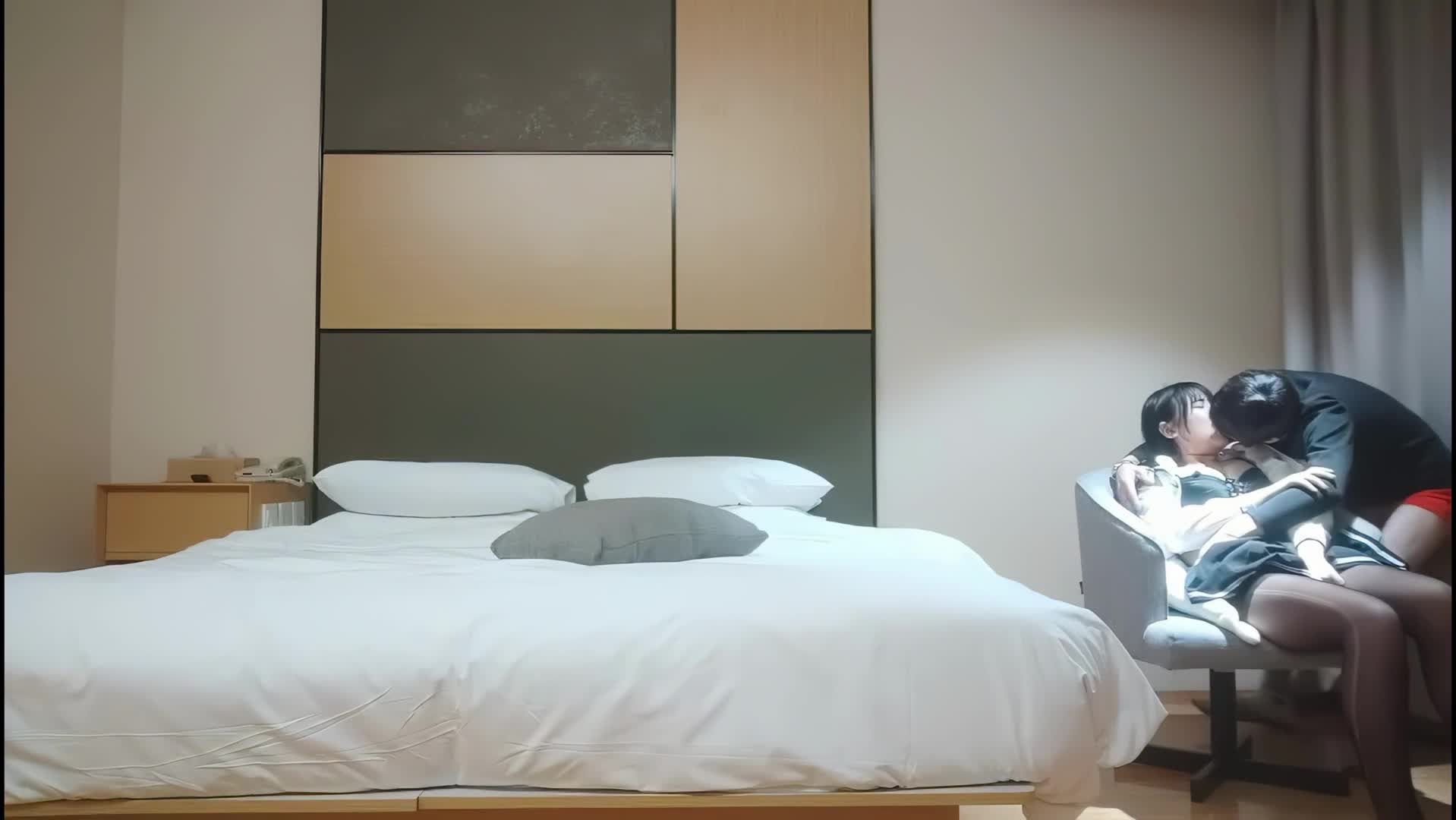 【利哥探花】之超绝JK黑丝装，还是白虎馒头B
