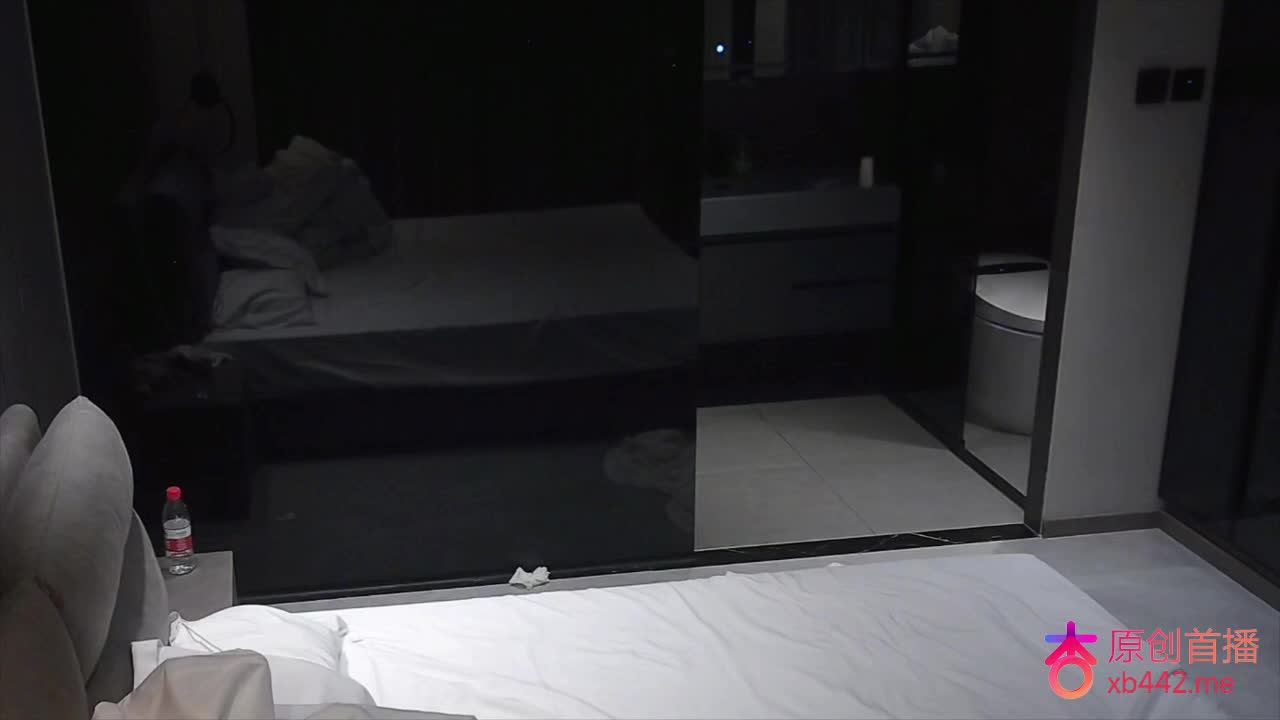 今天花一万约抖音网红媛某，早时期还没有这么火的时候下海珍贵影像，那时候还没有做那么多医美，感觉本人小巧一点还是很高冷的那种逼很紧所以很快就给我夹射了
